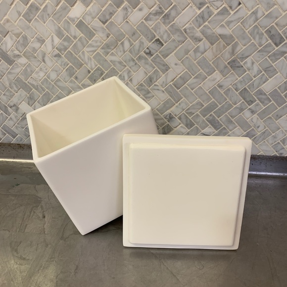 Martha Sturdy - Whistler vase with top - Picture 4 of 8